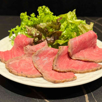 牛タンローストビーフ 新宿 白か黒