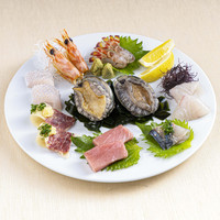 旬の鮮魚ともつ鍋 博多やまや 福岡本店
