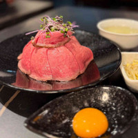 牛タンローストビーフ 新宿 白か黒
