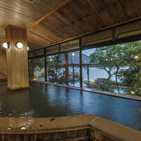 湖上に浮かぶ絶景の宿　はわい温泉　千年亭