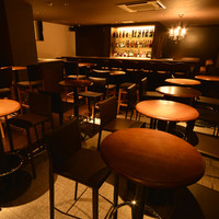 LOUNGE BAR Courage