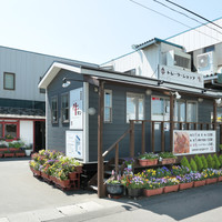 株式会社陣中 本社工場前売店