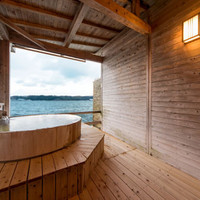 湖上に浮かぶ絶景の宿　はわい温泉　千年亭