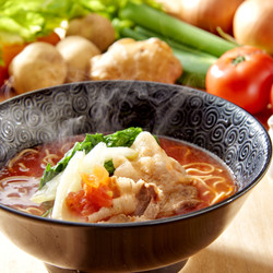 トマトラーメンと辛めん 三味 天神大名店（333） 2枚目