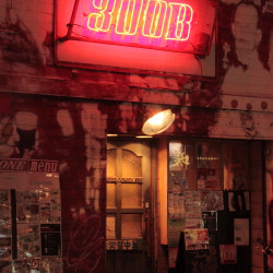 300B ONE 池袋西口本店 2枚目