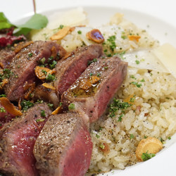 300B ONE 池袋西口本店 1枚目