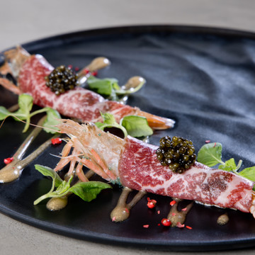 能登牛とガス海老のカルパッチョ