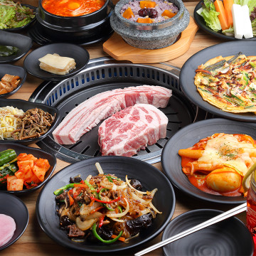 熟成肉専門店 ヨプの王豚塩焼 GEMS新橋店 1枚目