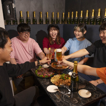 新宿駅近く！ワンフロア完全個室カラオケBAR 節約