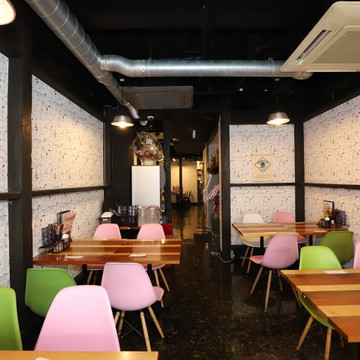 元祖トマトラーメンと辛麺と元祖トマトもつ鍋 三味 天神大名中心店（333） 3枚目