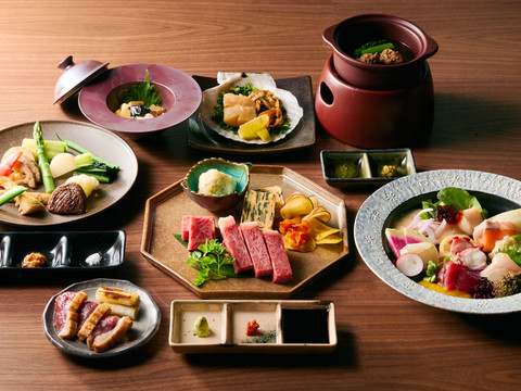 鉄板で焼き上げる創作会席を堪能