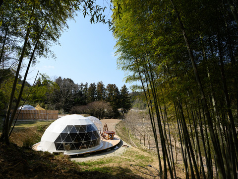 広大な敷地を贅沢に使ったサイトエリア